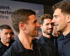 德国足球队在国际比赛中夺冠,展现强大实力英语